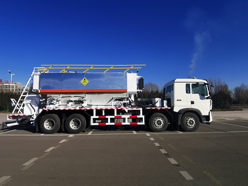 Blandet eksplosiv lastbil