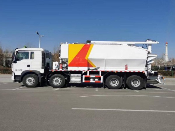 Mixed Explosive Truck